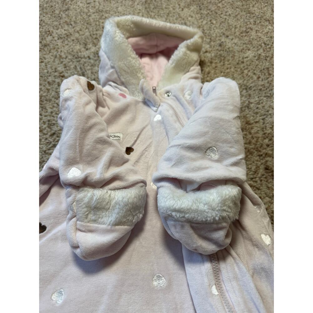 Calvin Klein Baby Girl Outerwear/Bunting size 3-6 mos, Pink, Fuzzy; Soft, Hearts - Picture 9 of 9